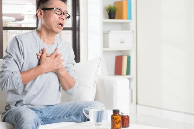 how to get rid of itchy throat at night