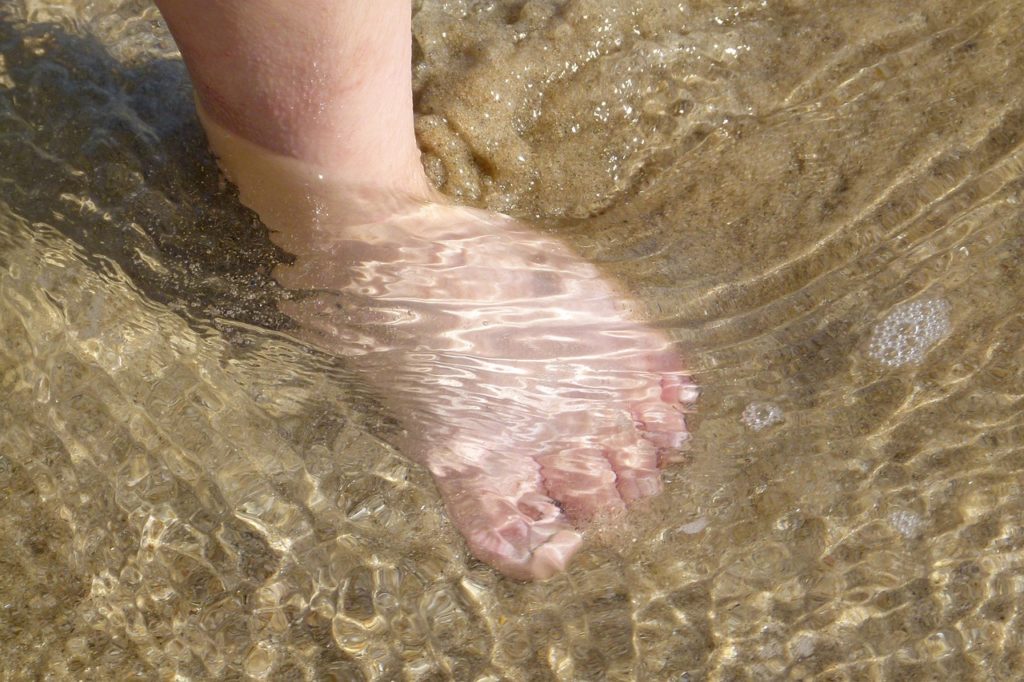does ocean water kill toenail fungus